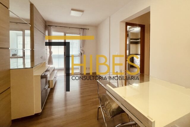 Apartamento Magno Água Verde, andar alto, lindamente decorado, 2 dormitórios sendo, 1 suítes, 64 m² privativos, 2 vagas de garagem.