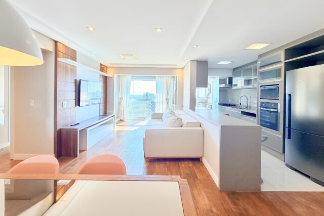 Apartamento Younique Água Verde, andar alto, decorado, 2 dormitórios sendo, 1 suítes, 78 m² privativos, 2 vagas de garagem.