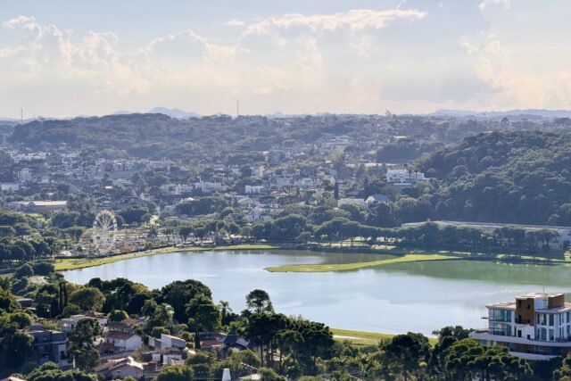Apartamento monde champagnat, Bigorrilho, totalmente mobiliado, vista para o paque barigui, 2 dormitórios sendo, 1 suíte , mobiliado, 63 m² privativos, 1 vaga de garagem.