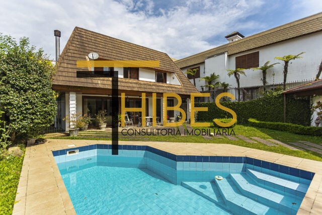 Casa retrô Vista alegre, 4 dormitórios, 376 m², 4 vagas de garagem.